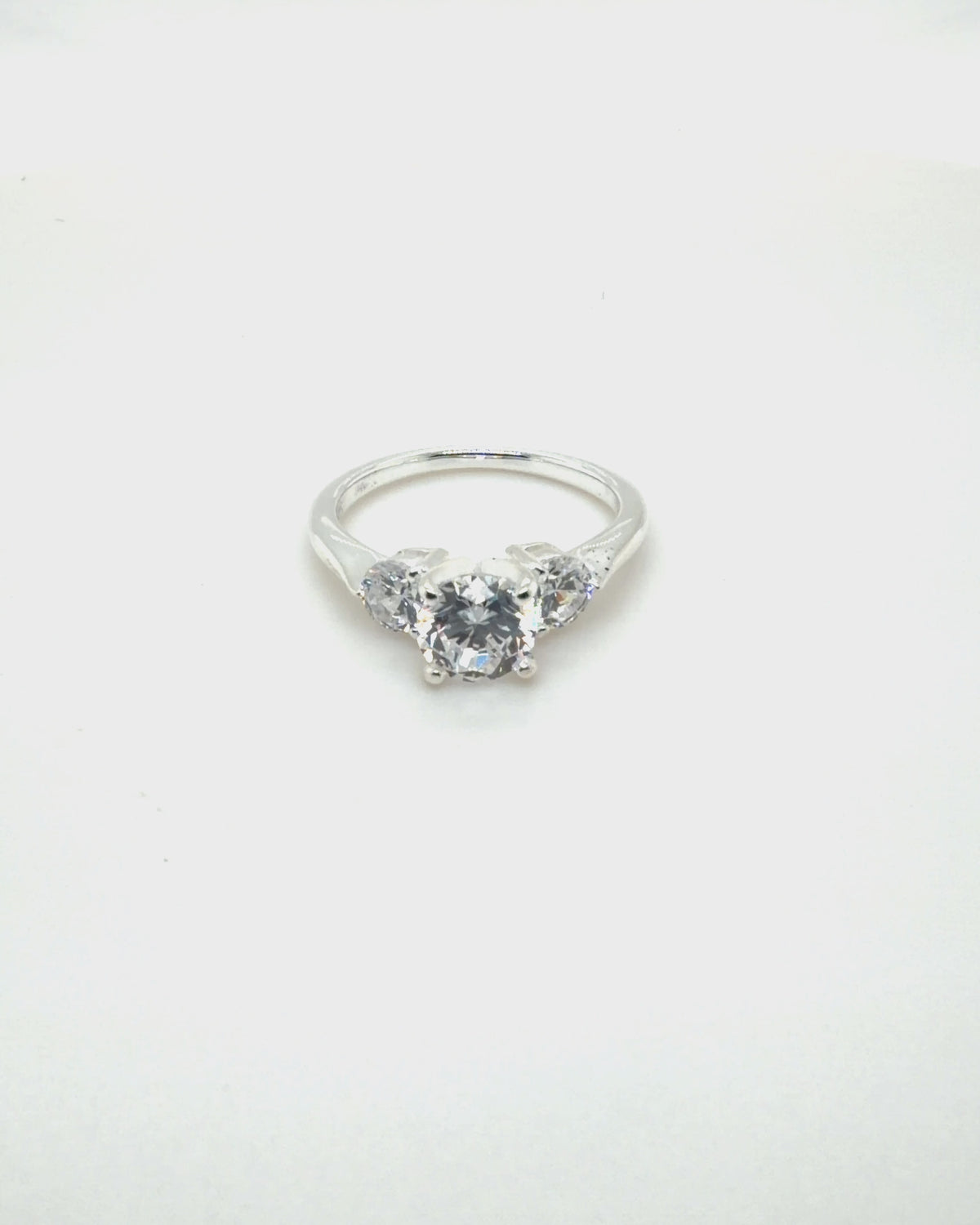 360 video of the finished three-stone Mirroring in sterling silver
